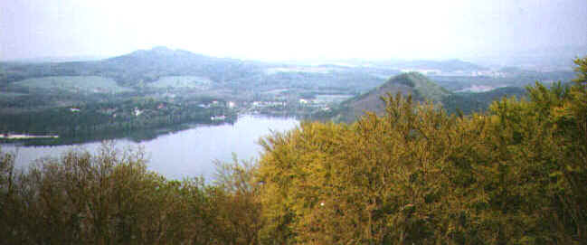 Mchovo jezero ze storu Born